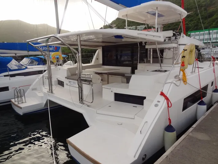 Salty Kiss Yacht Photos Pics 