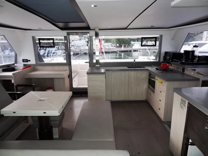 Salty Kiss Yacht Photos Pics 