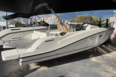 2024 Quicksilver Activ 675 Sundeck