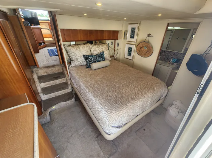  Yacht Photos Pics Interior of 2000 Silverton 442 Cockpit Motor Yacht with cozy bedroom and modern decor.