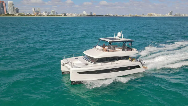 Hawkeye Yacht Photos Pics 