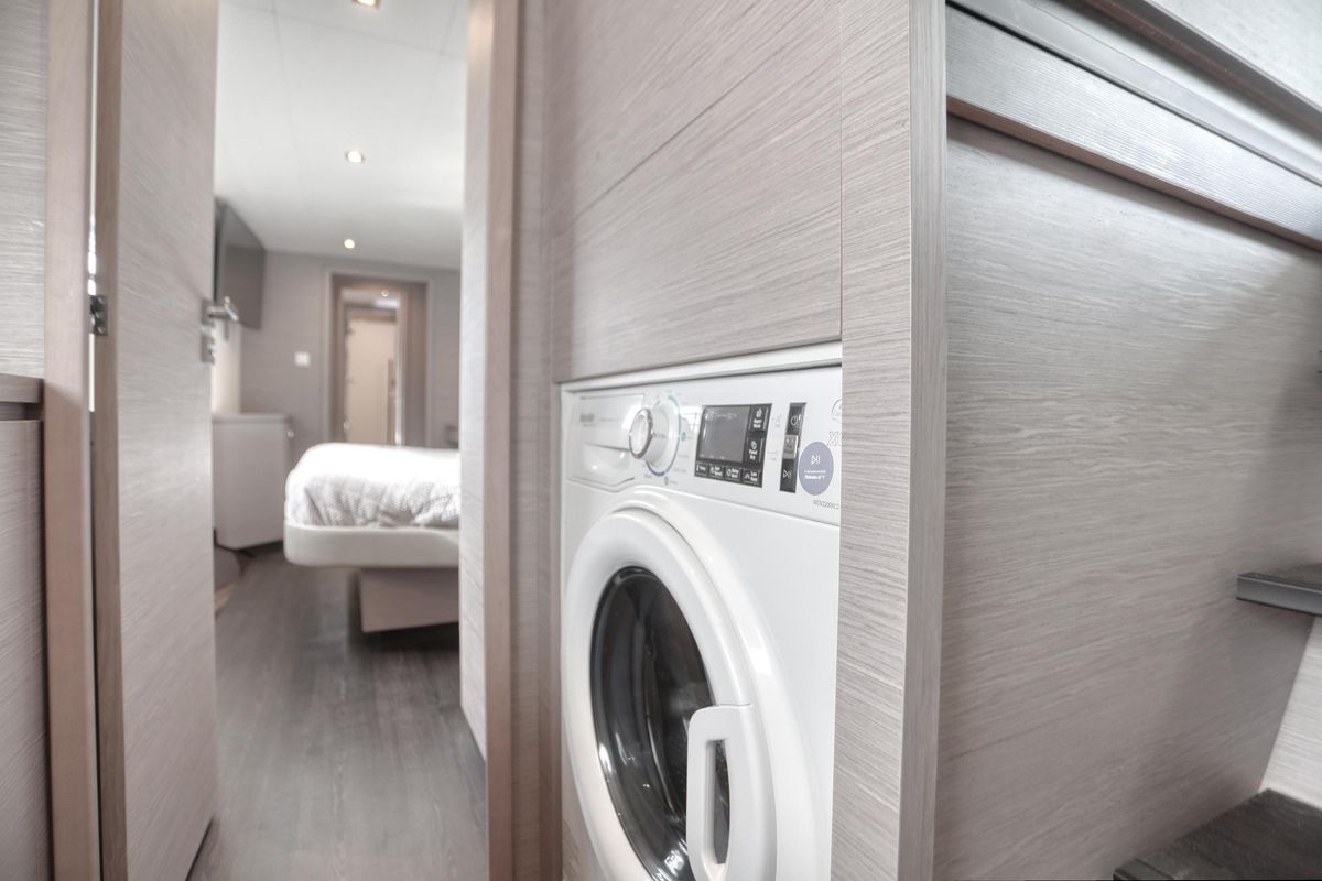 2022 Fountaine Pajot 44 