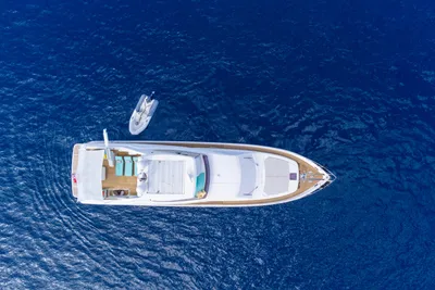 Ferretti Yachts 830