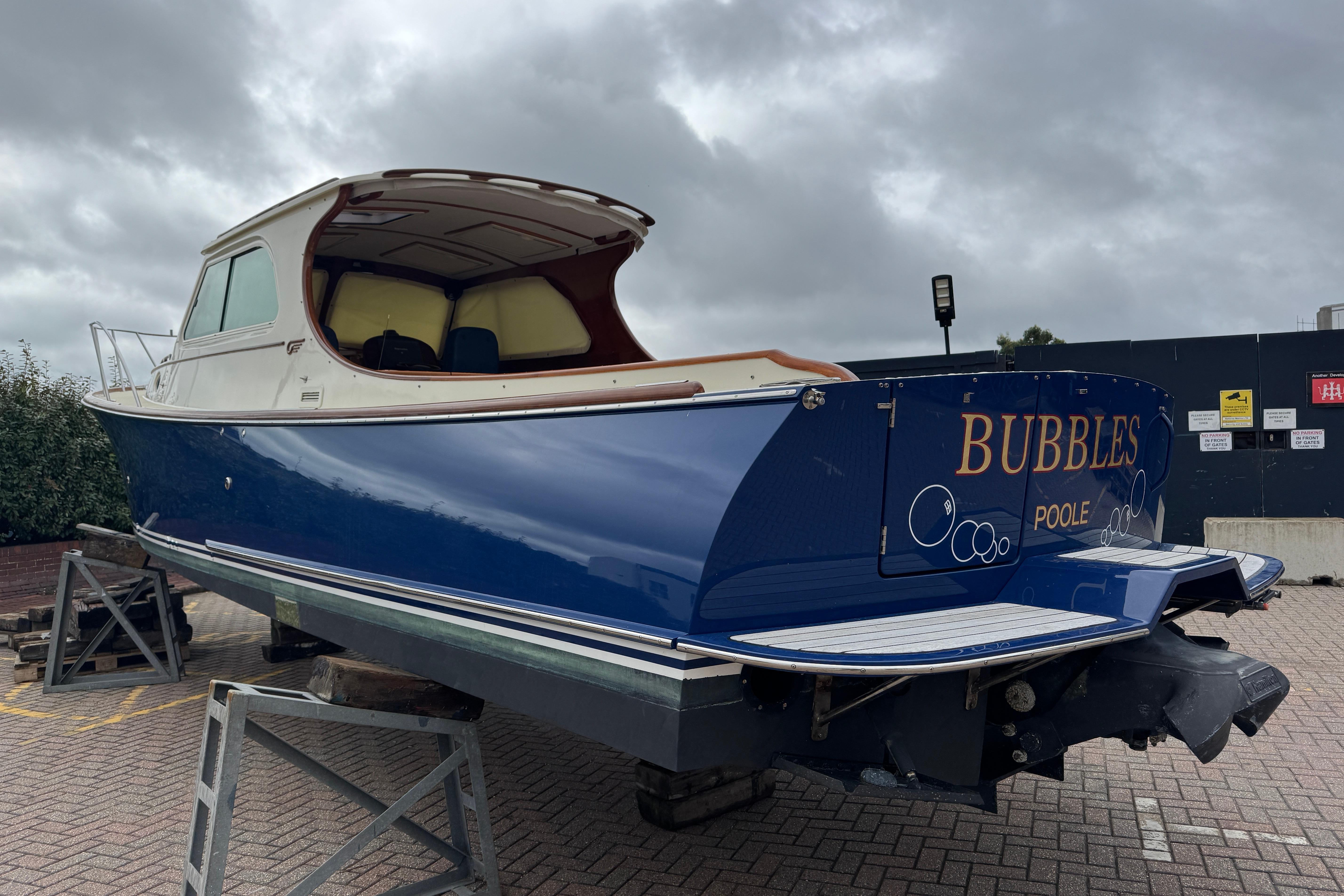 Hinckley Picnic Boat 36EP