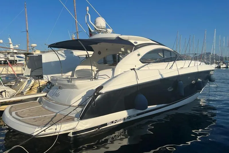  Yacht Photos Pics 2006 Sunseeker Portofino 47 yacht docked in a marina under clear blue skies.