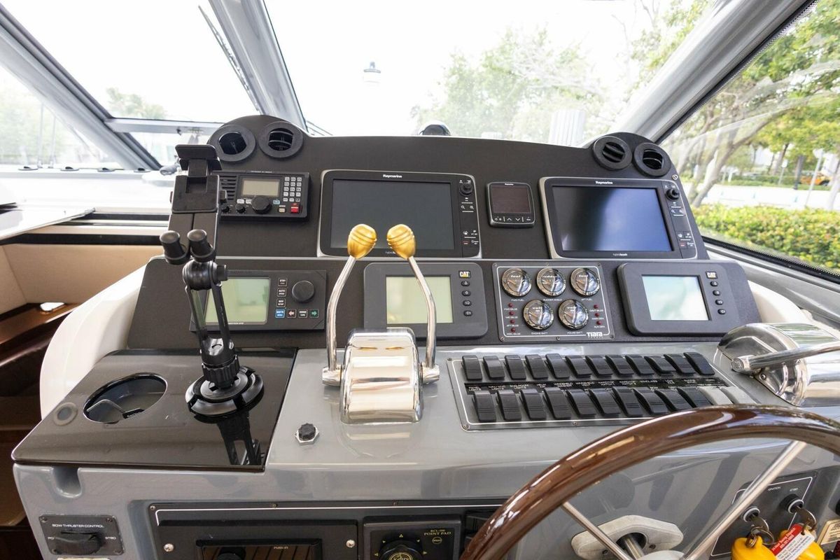 2000 Tiara Yachts 52 