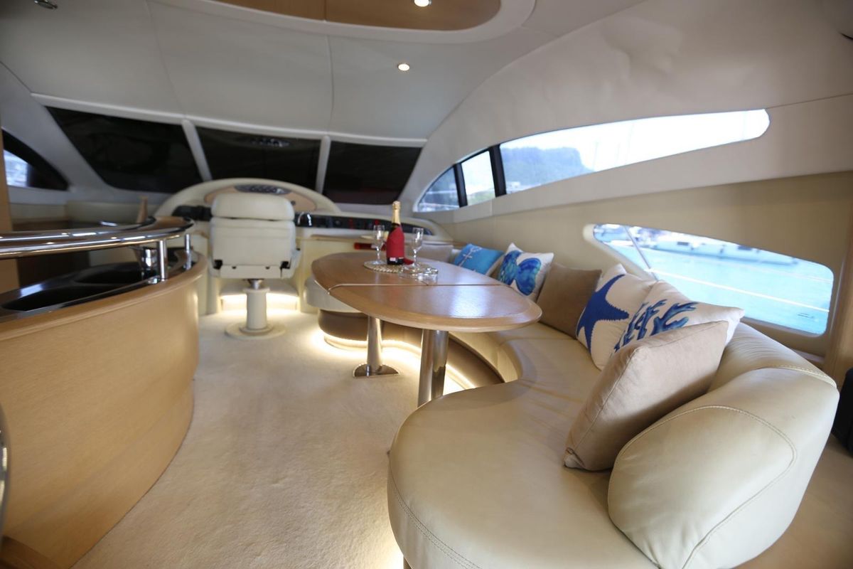 2002 Azimut 62 
