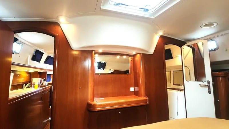 Tantalus Yacht Photos Pics 