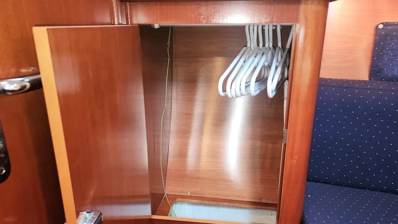 Tantalus Yacht Photos Pics 