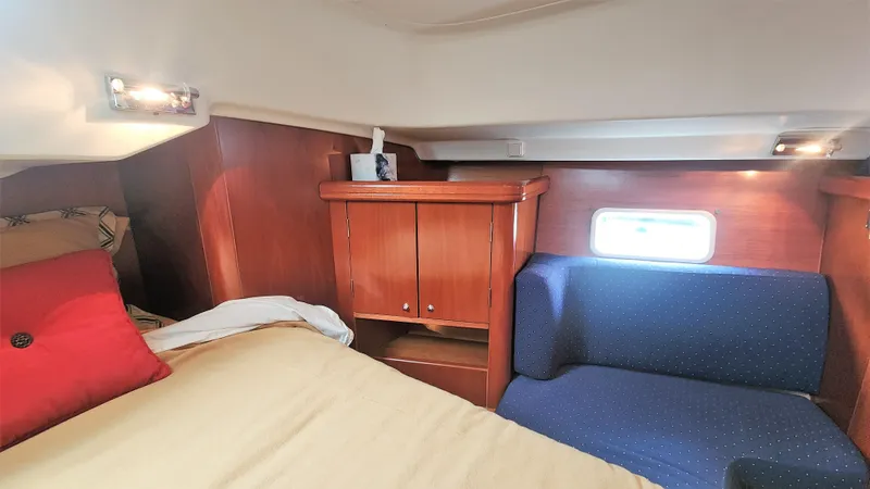 Tantalus Yacht Photos Pics 