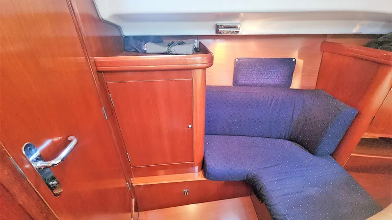 Tantalus Yacht Photos Pics 