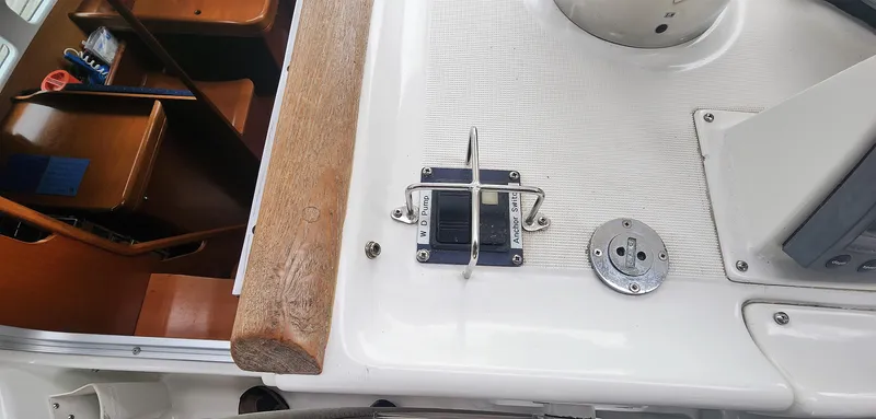 Tantalus Yacht Photos Pics 