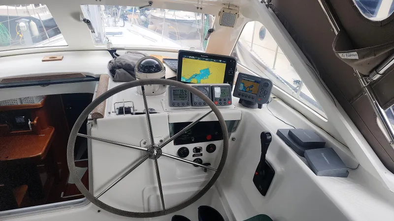 Tantalus Yacht Photos Pics 