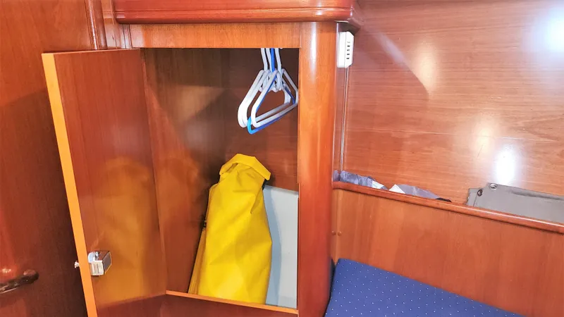 Tantalus Yacht Photos Pics 