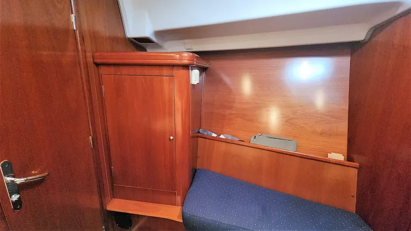 Tantalus Yacht Photos Pics 