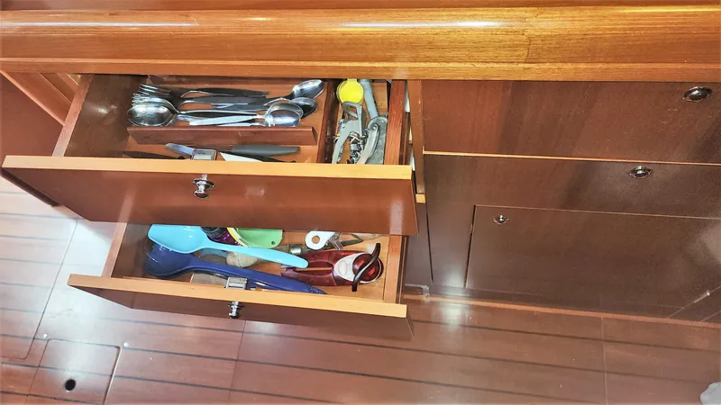 Tantalus Yacht Photos Pics 