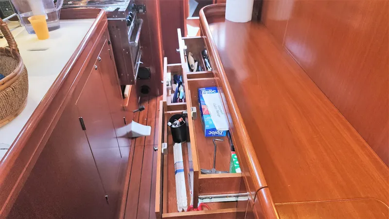 Tantalus Yacht Photos Pics 