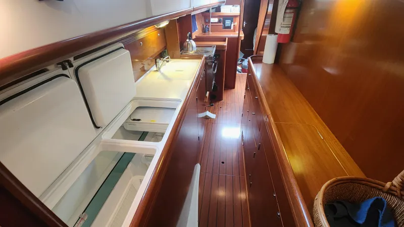 Tantalus Yacht Photos Pics 