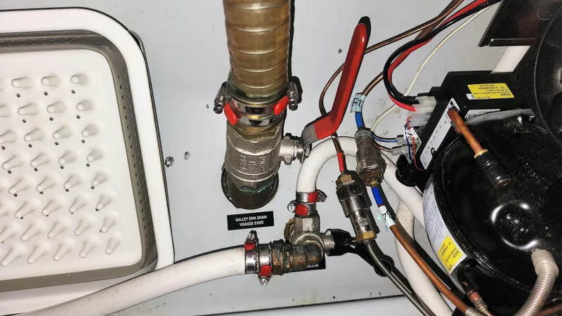 Tantalus Yacht Photos Pics 