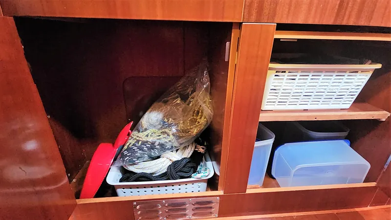 Tantalus Yacht Photos Pics 