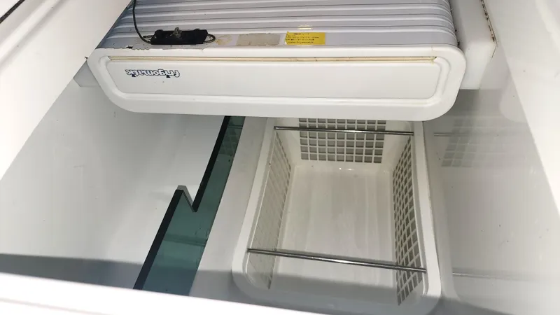 Tantalus Yacht Photos Pics 