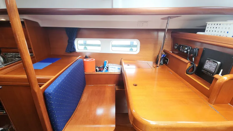 Tantalus Yacht Photos Pics 