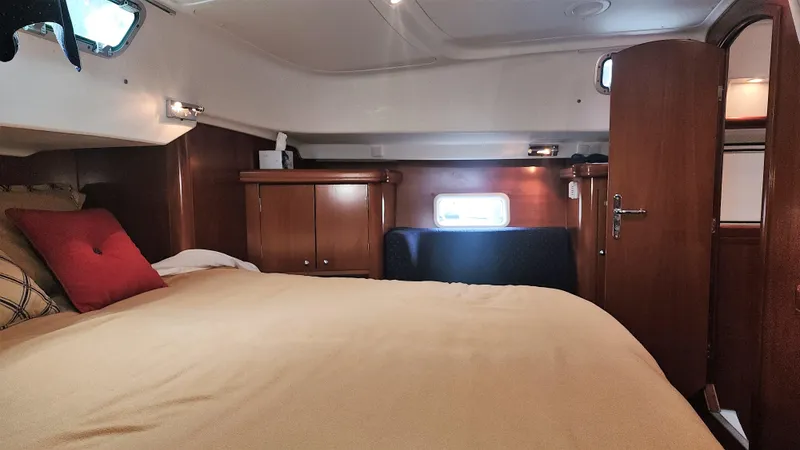 Tantalus Yacht Photos Pics 