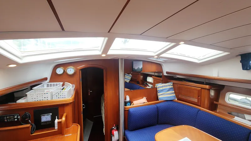 Tantalus Yacht Photos Pics 