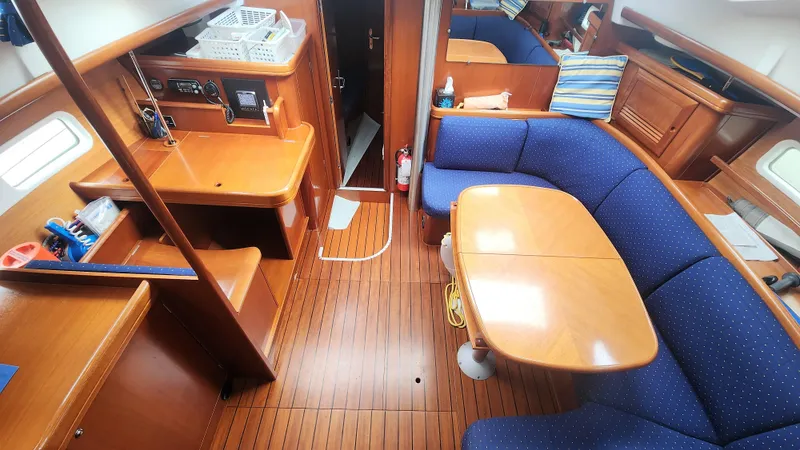 Tantalus Yacht Photos Pics 