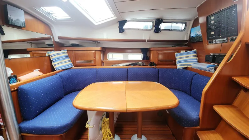 Tantalus Yacht Photos Pics 