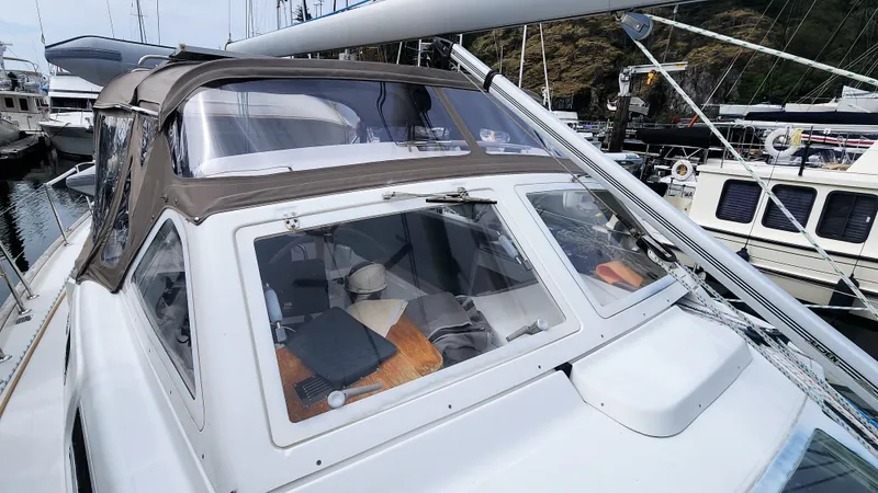 Tantalus Yacht Photos Pics 