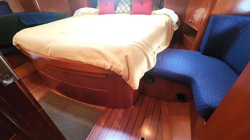 Tantalus Yacht Photos Pics 