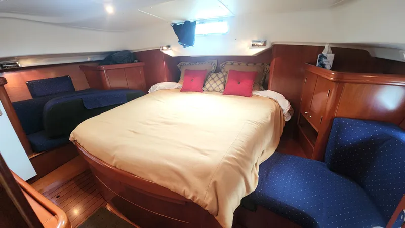 Tantalus Yacht Photos Pics 