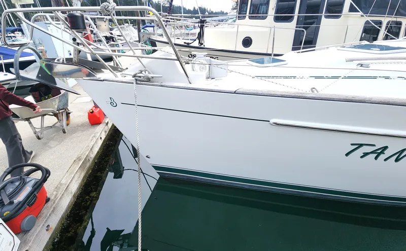 Tantalus Yacht Photos Pics 