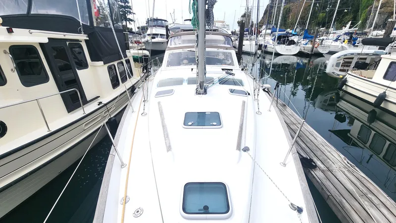 Tantalus Yacht Photos Pics 