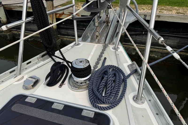 Mara Yacht Photos Pics Deck of 1998 Able Apogee 50 sailboat with ropes and winch.