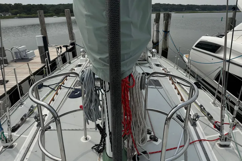 Mara Yacht Photos Pics Sailboat deck view of 1998 Able Apogee 50, docked at marina.