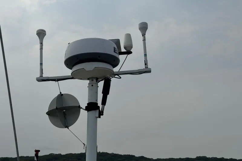 Mara Yacht Photos Pics Antenna system on Able Apogee 50, 1998 model, against cloudy sky.