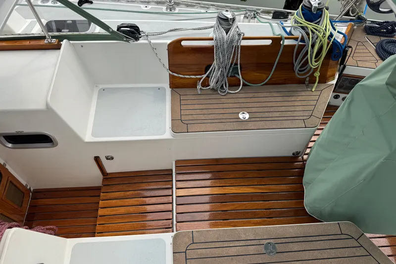 Mara Yacht Photos Pics Cockpit of 1998 Able Apogee 50 sailboat with wooden flooring and coiled ropes.