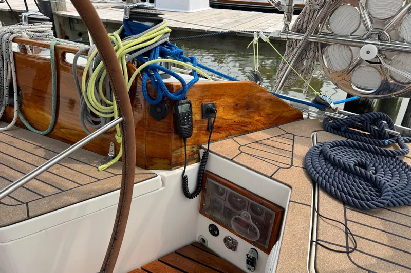 Mara Yacht Photos Pics Sailboat cockpit of 1998 Able Apogee 50 with ropes and navigation equipment.