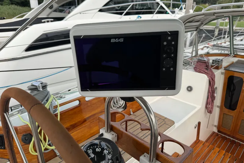 Mara Yacht Photos Pics Steering wheel and navigation system on 1998 Able Apogee 50 yacht.