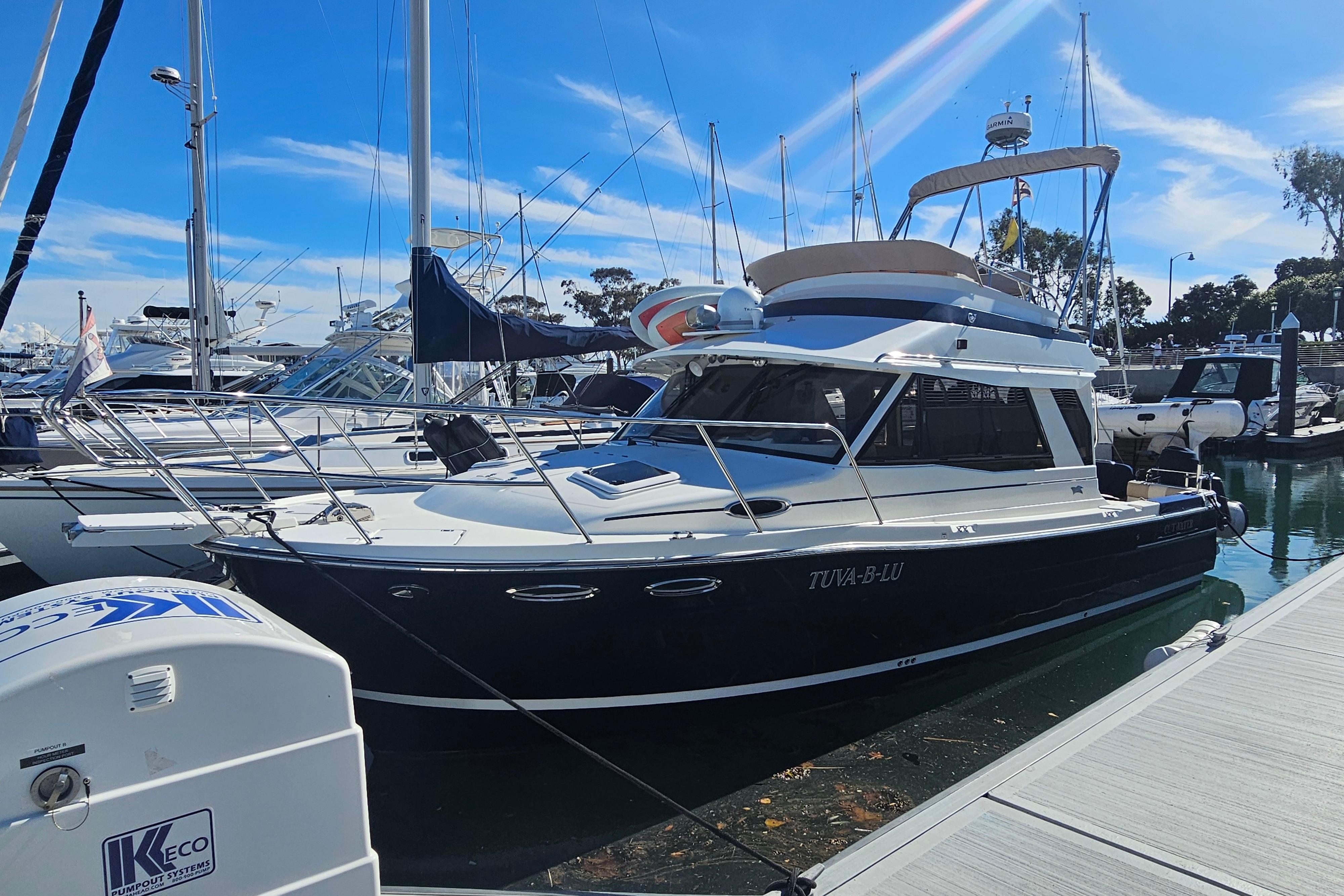 Cutwater 30 Command Bridge