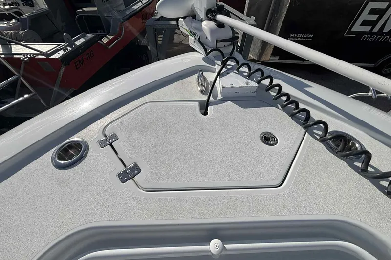 El Viaje Yacht Photos Pics 2023 Andros Offshore 32 boat deck with hatch and coiled cable.