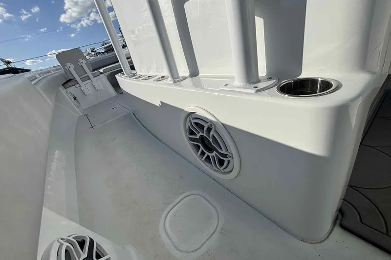 El Viaje Yacht Photos Pics 2023 Andros Offshore 32 boat interior with rod holders and speaker, under a clear sky.