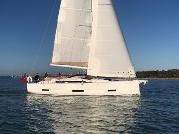 Dufour 390
