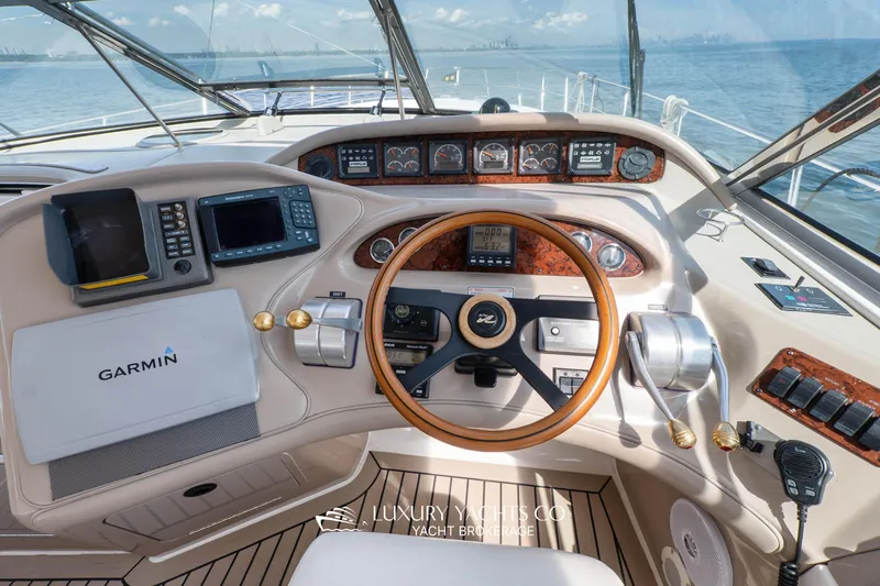  Yacht Photos Pics Cockpit of 1999 Sea Ray Sundancer 540 yacht with Garmin navigation system.