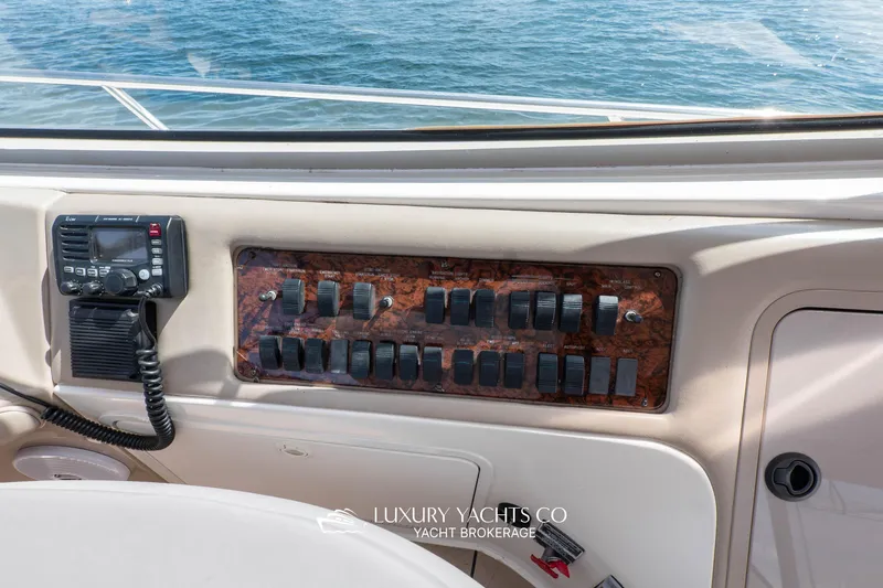  Yacht Photos Pics Control panel of a 1999 Sea Ray Sundancer 540 yacht with ocean view.