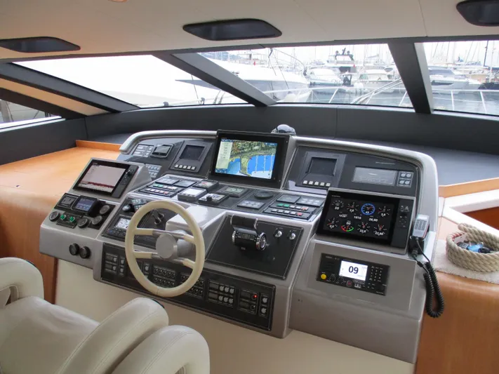 Mr Chic Yacht Photos Pics 