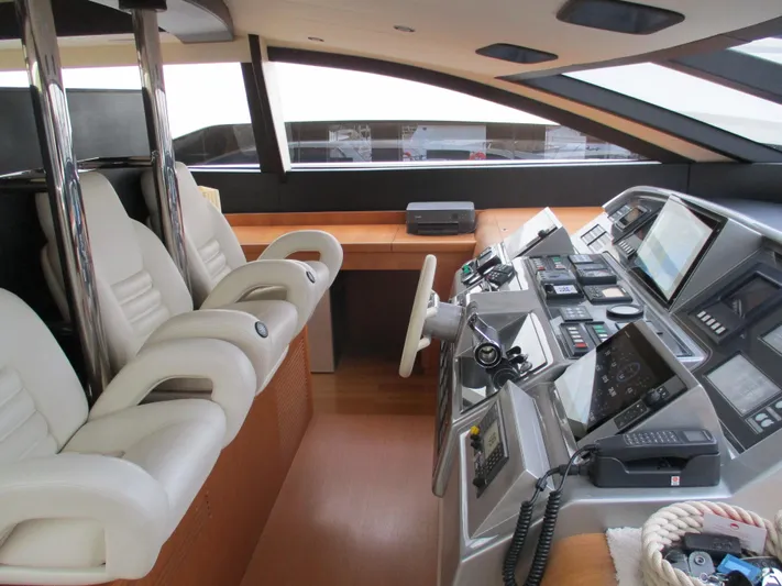 Mr Chic Yacht Photos Pics 