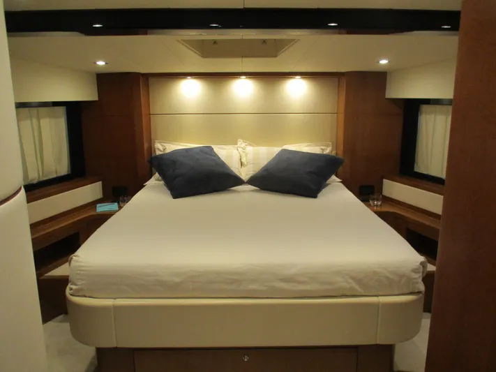 Mr Chic Yacht Photos Pics 